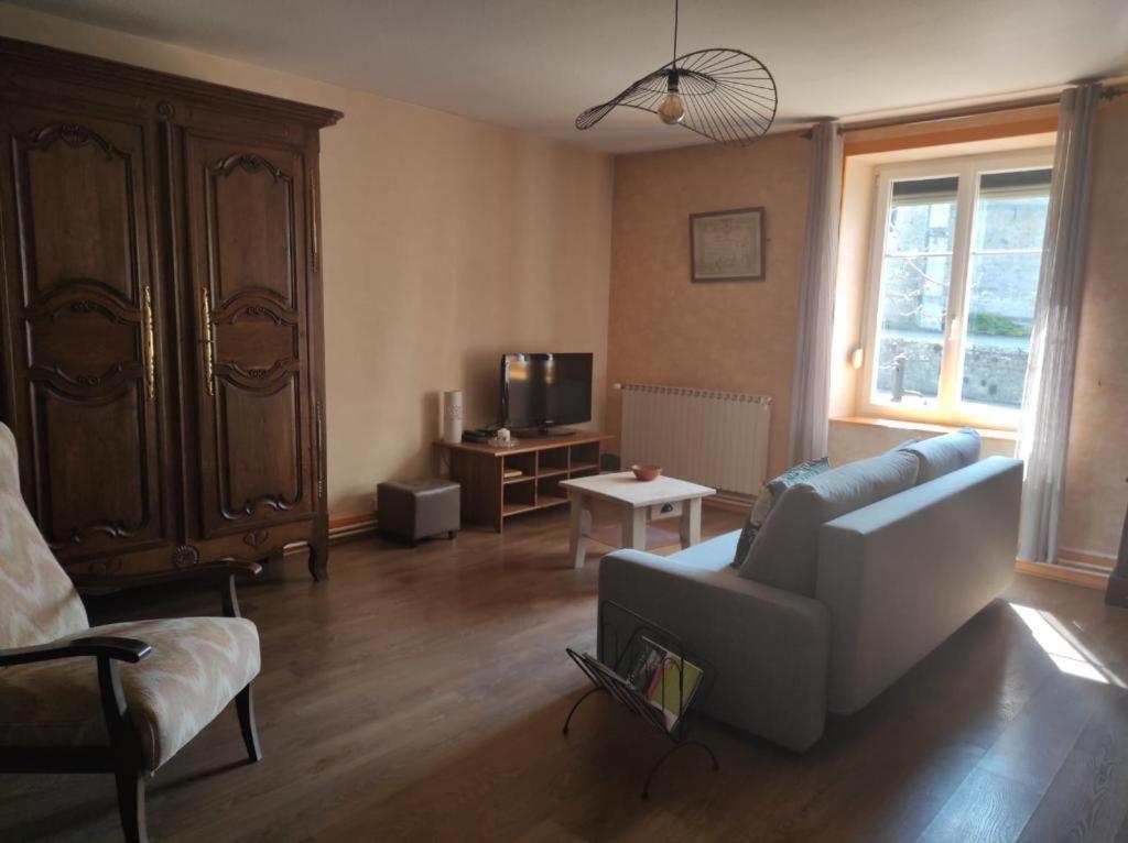 Gite Chez L'Oncle Jules Velesmes-Echevanne Esterno foto
