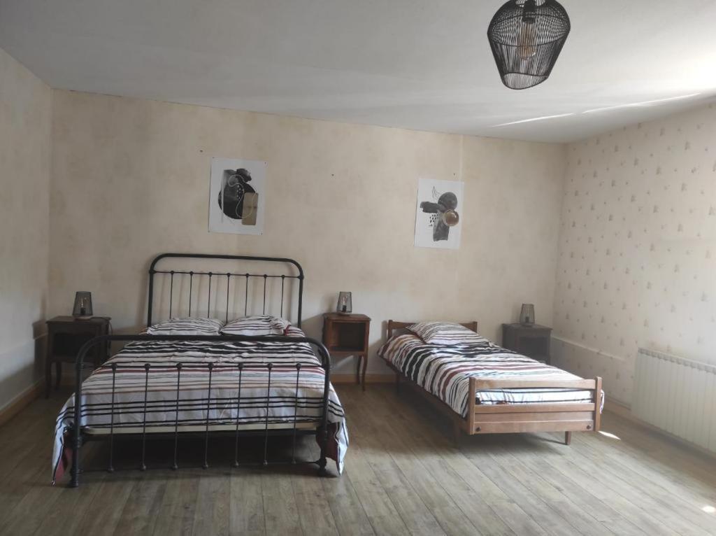 Gite Chez L'Oncle Jules Velesmes-Echevanne Esterno foto